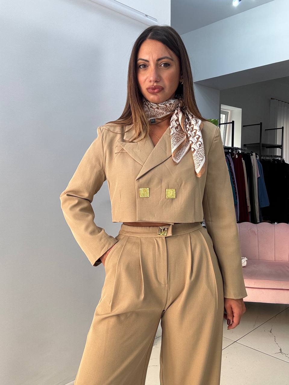 photo_5915762158669516247_y