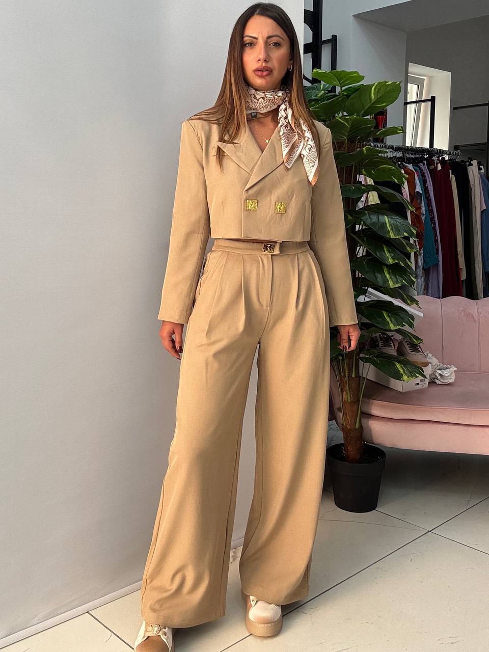 photo_5915762158669516249_y