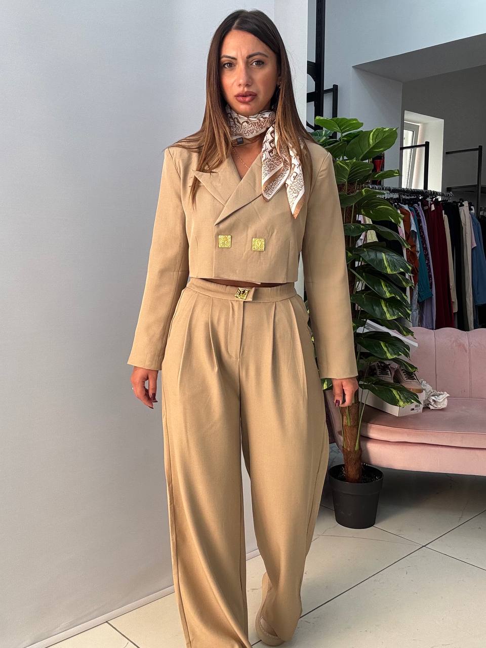 photo_5915762158669516250_y