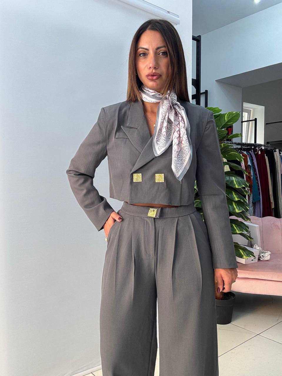 photo_5915762158669516253_y