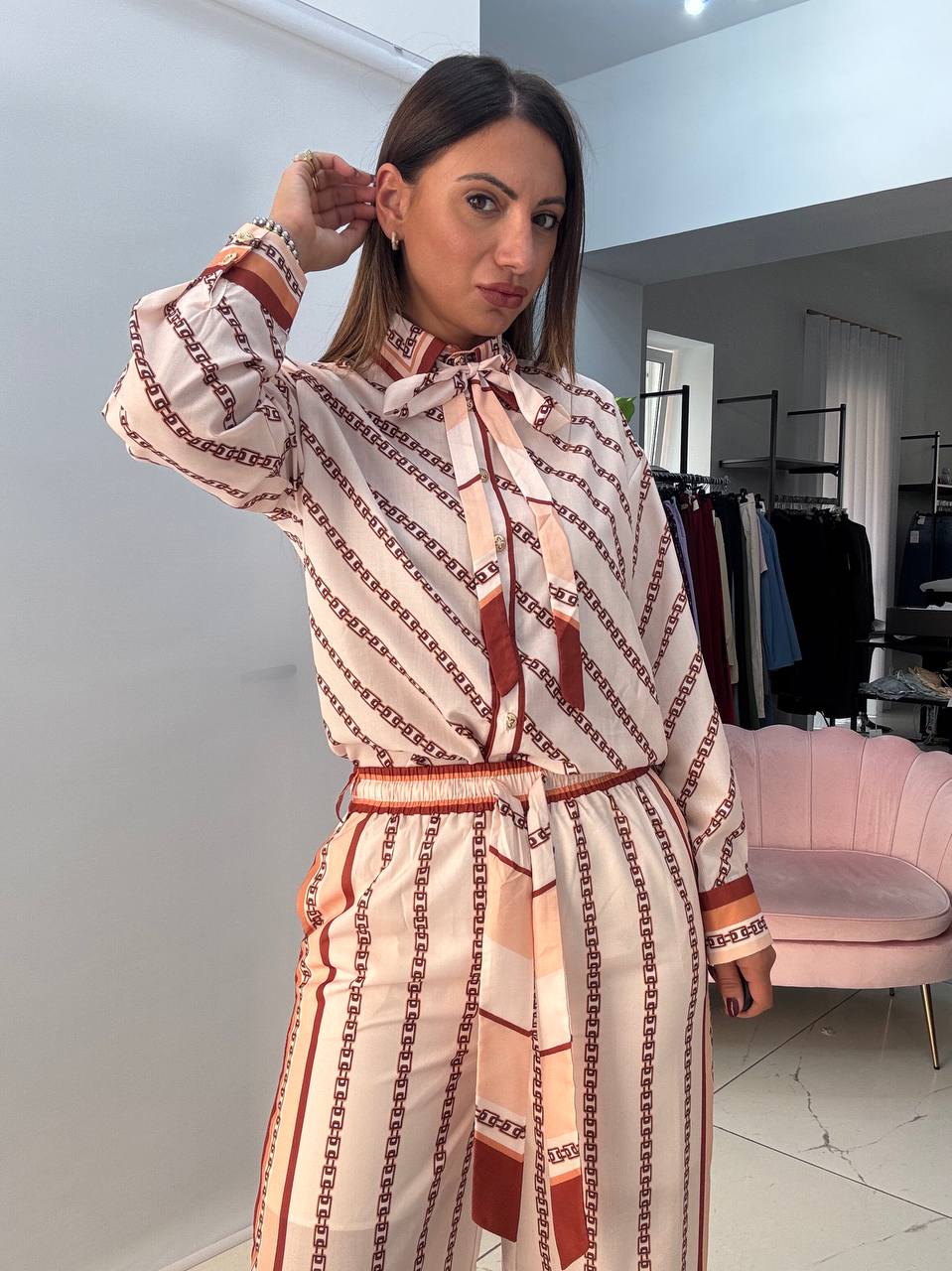 photo_5915762158669516267_y