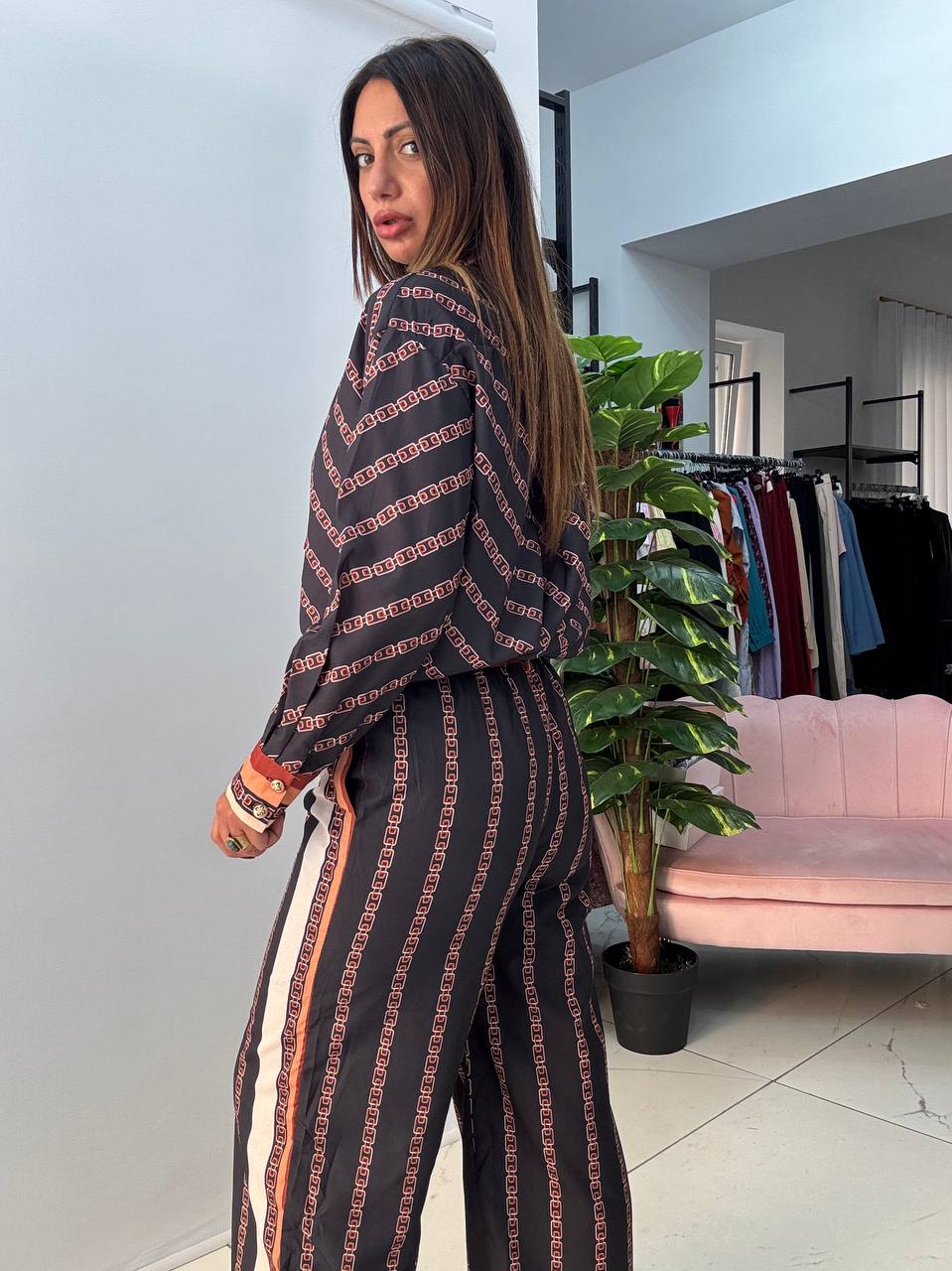 photo_5915762158669516271_y (1)