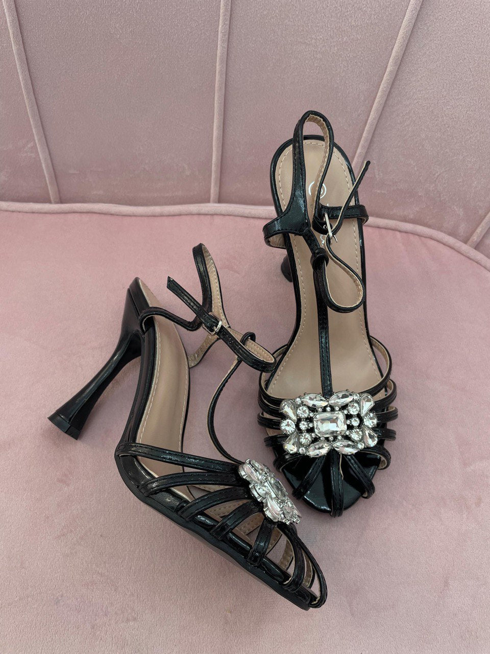 photo_5791916768099420775_y