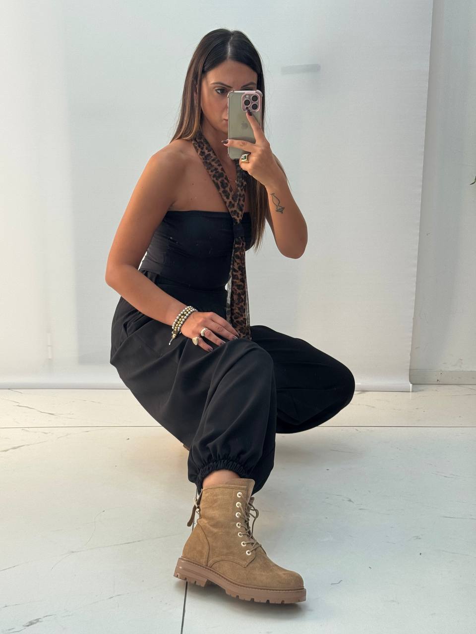 photo_5915762158669516290_y